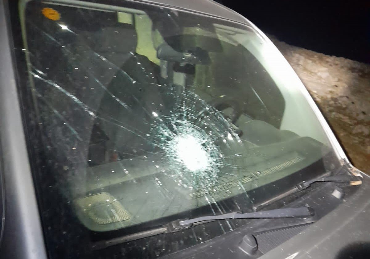 مستعمرون يرشقون مركبات المواطنين بالحجارة قرب بلدة تقوع